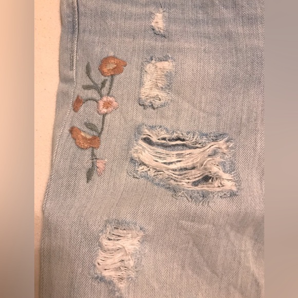 Lucky Brand Stonewashed Denim Jeans with Rips and Embroidered details Size 24 - Picture 7 of 14